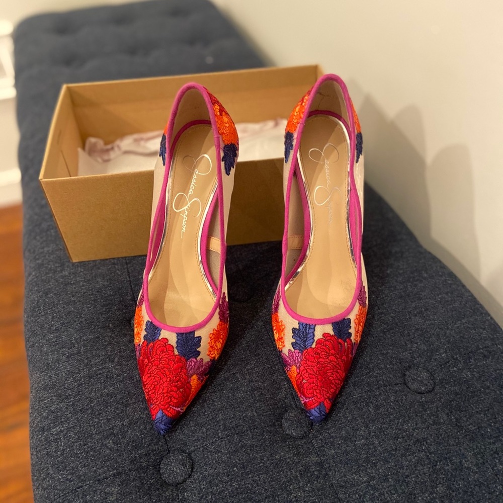 Jessica Simpson Ciponla - Size 7